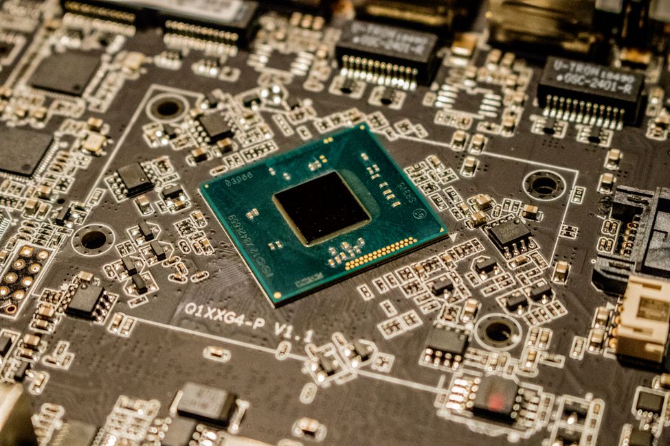 小米玄戒O100采用6nm 3D晶圆级堆叠封装，实现330TPS侧推理速度